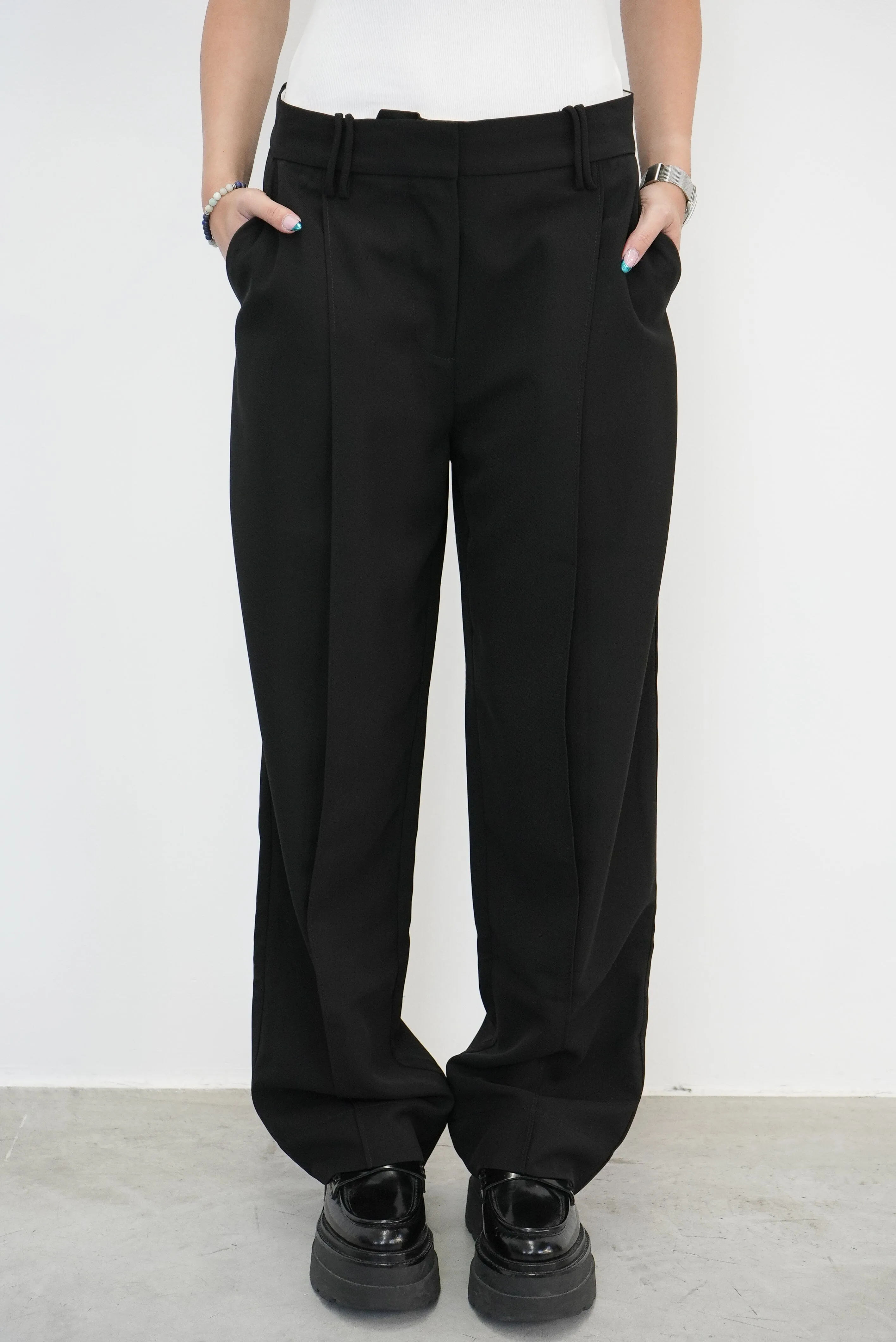 LIGHT TWILL SUITING RELAXED PLEATED PANTS IN BLACK